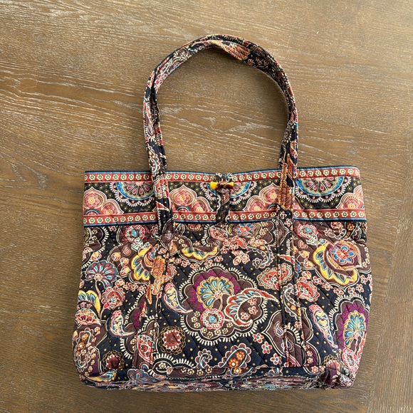 VERA BRADLEY Quilted Bag in multi colors. 14 inches tall, 18 inches wide. - Picture 1 of 3